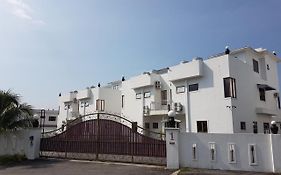 White House Homestay